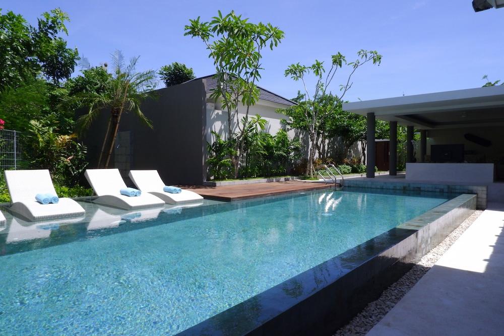Hotel Cross Bali Breakers Jimbaran Exteriér fotografie